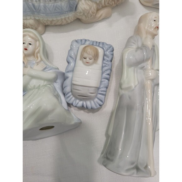 Vintage R O C Nativity Set 10 Blue Cream Jesus Mary Joseph Porcelain - Picture 11 of 15